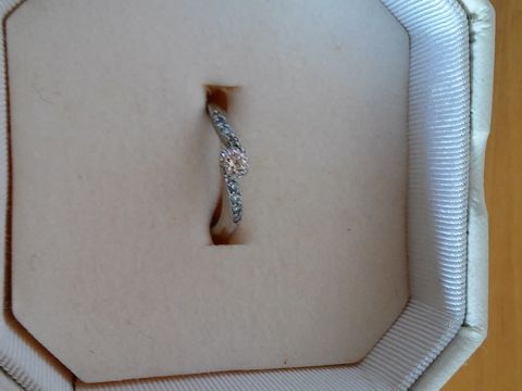 【4℃ BRIDAL(ヨンドシーブライダル)の口コミ】 肌身離さずいつも身に付けられるタイプの婚約指輪を、探していました。購…