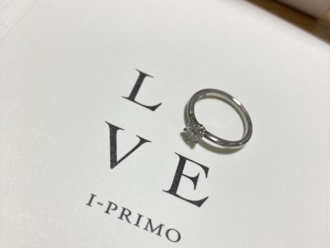 【アイプリモ(I-PRIMO)の口コミ】 結婚指輪と重ね付けできるのが大前提でした。
結婚指輪を先に決めていたの…
