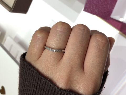 【ブルガリ(BVLGARI)の口コミ】 ダイヤの輝きが目立つデザインだと思いました。そこまで主張しているわけ…