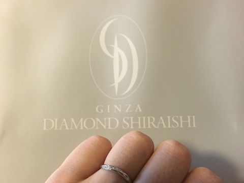 【銀座ダイヤモンドシライシの口コミ】 もともとウェーブラインの指輪を希望しており、スタッフの方が色々と出し…
