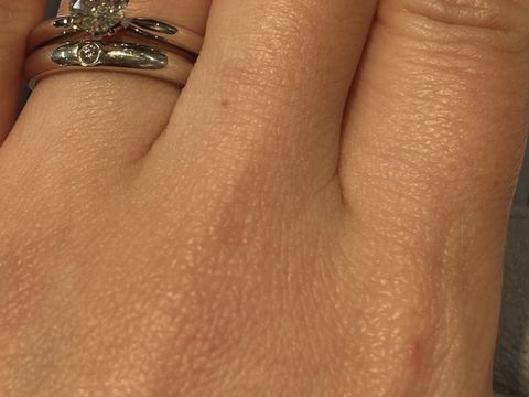 【MAGGIORE(マジョーレ)の口コミ】 指輪のおすすめポイントは価格の割にダイヤの品質がいいところです。
そし…