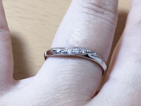 【アイプリモ(I-PRIMO)の口コミ】 結婚指輪は夫と2人で決めました。着用しても違和感がないか、シンプルなデ…