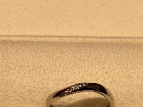 【festaria bijou SOPHIA(フェスタリア ビジュソフィア)の口コミ】 柔らかなウェーブラインのデザインで、特に気に入りました。ダイヤモンド…