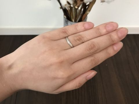 【nocur(ノクル)の口コミ】 素材が耐久性に優れていて傷が付きにくい点をポイントに選びました。価格…