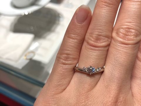 【銀座ダイヤモンドシライシの口コミ】 指輪の種類が豊富なため、どれが良いのか、どれが似合うのか悩むほどでし…