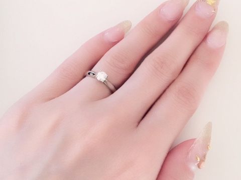 【アイプリモ(I-PRIMO)の口コミ】 婚約指輪はダイヤが一つついているデザインのものを探していて、購入した…