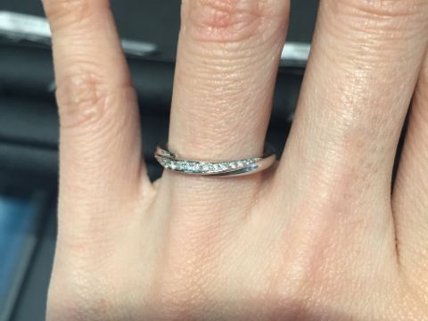 【エクセルコダイヤモンド(EXELCO DIAMOND)の口コミ】 どこの指輪よりもダイヤの輝きが抜群に綺麗で、どの角度から見ても眩く光…