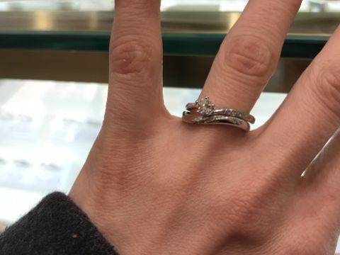 【festaria bijou SOPHIA(フェスタリア ビジュソフィア)の口コミ】 エンゲージリングは星の形に見えるように5個のつめでダイヤモンドがとめら…