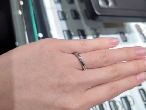 【ラザール ダイヤモンド(LAZARE DIAMOND)の口コミ】 なんと言ってもデザインが素敵でした。こちらのデザインに一目惚れして店…