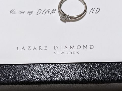 【ラザール ダイヤモンド(LAZARE DIAMOND)の口コミ】 指輪のデザインが気に入ったことが一番のデザインです。結婚指輪と重ね付…