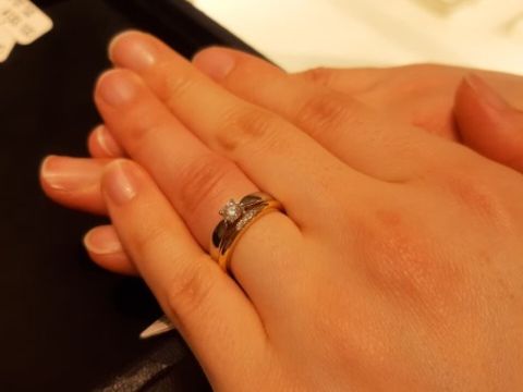 【ティファニー(Tiffany & Co.)の口コミ】 プロポーズのときにサプライズでいただきました。婚約指輪はティファニー…