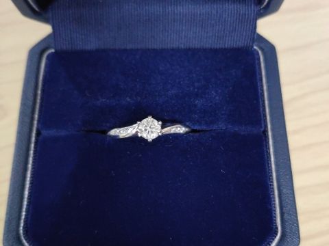 【銀座ダイヤモンドシライシの口コミ】 いくつになっても着用できるシンプルなデザインが気に入りました。また、…