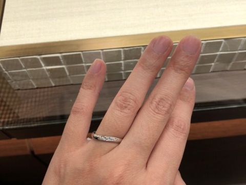 【CHARMY(チャーミー)の口コミ】 銀色の指輪に3つの水色の石が入っており、可愛くて若々しいデザインに惹か…