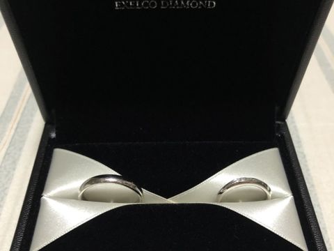 【エクセルコダイヤモンド(EXELCO DIAMOND)の口コミ】 指輪の真ん中に輝くウェーブラインが長めになっているデザインですので、…