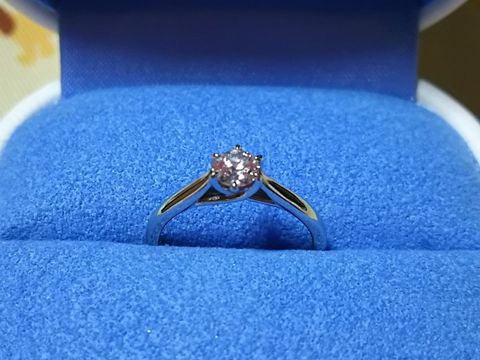 【銀座ダイヤモンドシライシの口コミ】 イロイロなデザインのリングがあって、最初はどんなデザインのリングにす…