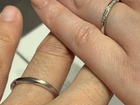 【銀座ダイヤモンドシライシの口コミ】 デザインが非常に良い。
他のブランドはダイヤモンドが左下から右上に上が…