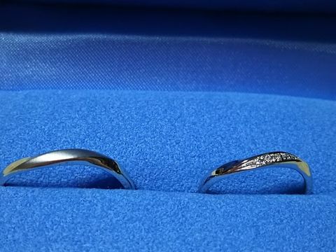 【銀座ダイヤモンドシライシの口コミ】 動きのあるデザインで、メレダイヤが付いているのが気に入りました。また…