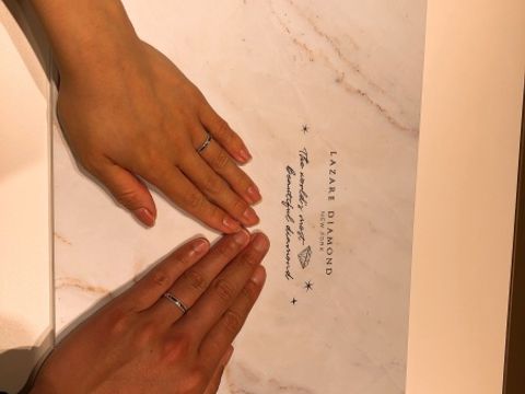 【ラザール ダイヤモンド(LAZARE DIAMOND)の口コミ】 ミル打ちで、しかもプラチナなので、とてもオシャレで強度もあるデザイン…