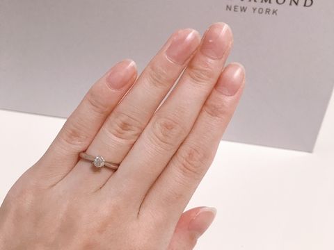 【ラザール ダイヤモンド(LAZARE DIAMOND)の口コミ】 1粒ダイヤのシンプルなストレートラインのデザインで探しました。
結婚指…