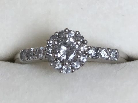 【ケイウノ ブライダル(K.UNO BRIDAL)の口コミ】 両親から譲り受けた婚約指輪のリフォームでした。既成の指輪を見せて貰い…