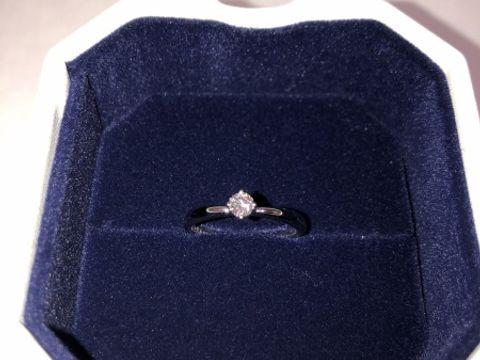 【4℃ BRIDAL(ヨンドシーブライダル)の口コミ】 シンプルな指輪を探しており、ウェーブがかかった指輪も提案していただき…