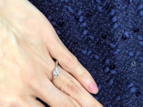 【TRECENTI(トレセンテ)の口コミ】 　まず、デザインのお花が可愛いと思いました。花びらに包まれた永遠の輝…