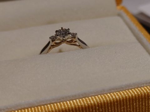 【ケイウノ ブライダル(K.UNO BRIDAL)の口コミ】 価格が予算に合っていたことと、ダイヤモンドの美しさとリボンのかわいさ…