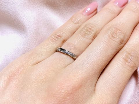 【銀座ダイヤモンドシライシの口コミ】 仕事中も着用したかったので「派手すぎず、控えめすぎない絶妙な輝き」が…