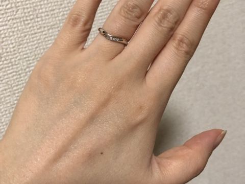 【ケイウノ ブライダル(K.UNO BRIDAL)の口コミ】 綺麗に長く指が見えるように、軽やかなVラインで作ってもらい、ピンクゴー…