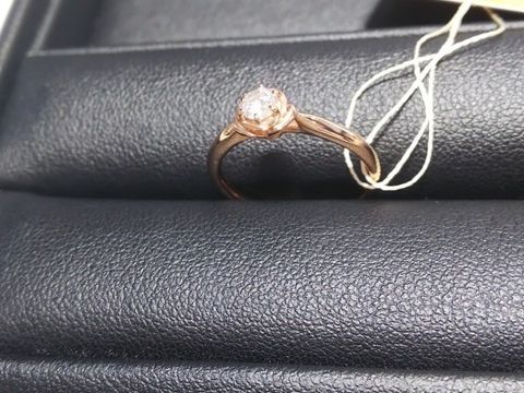 【Beauty and the Beast(ディズニー美女と野獣)の口コミ】 同じディズニー美女と野獣シリーズの
結婚指輪もあります。

こちらは婚約…