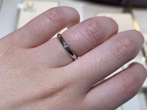 【カルティエ(Cartier)の口コミ】 ダイヤが埋め込まれているがシンプルなので、長く使うことができる。
角ば…