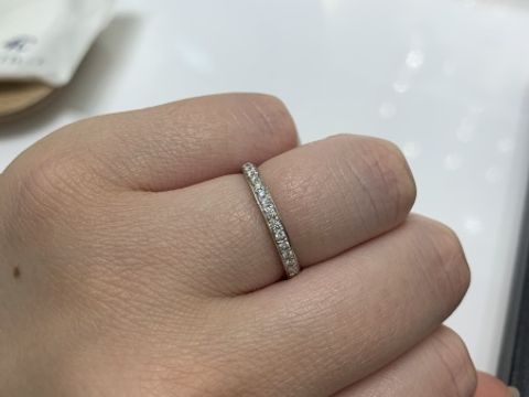 【4℃ BRIDAL(ヨンドシーブライダル)の口コミ】 ダイヤモンドは他のブランドと比べて輝きが少ないように感じた。（個人的…