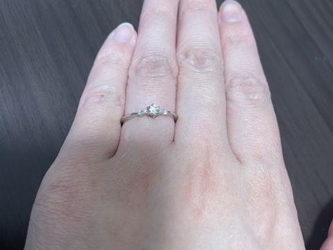 【ROYAL ASSCHER(ロイヤル・アッシャー)の口コミ】 老舗ブランドで、ブランド独自でダイヤをカットできるため、74面カットが…