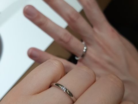 【ラザール ダイヤモンド(LAZARE DIAMOND)の口コミ】 程よい厚みと幅の細さによる洗練された高級感、ダイヤモンドの圧倒的な輝…