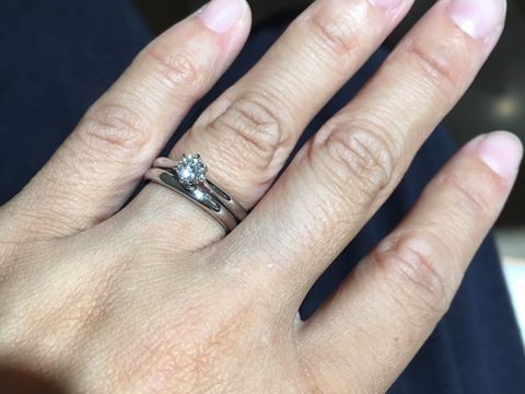 【銀座ダイヤモンドシライシの口コミ】 指輪の石選びからカットの仕方を丁寧に教えていただきました。値段を伝え…