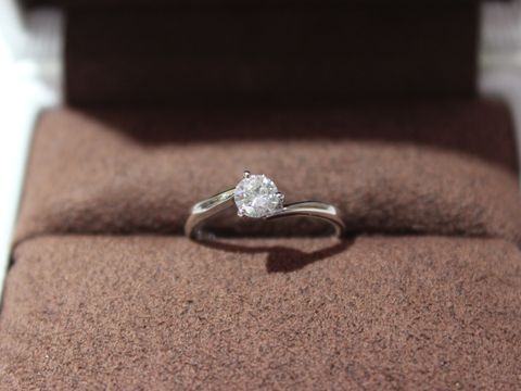 【William-LennyDiamond(ウィリアム・レニー・ダイヤモンド)の口コミ】 男性のスタッフさんが接客してくれました。４件ほど回りましたがどこも綺…