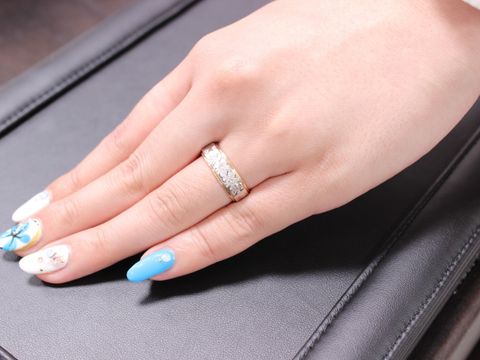 【輪-RIN-の口コミ】 指が長いので幅の広い指輪が良いなと思っていました。彼も「人があまり持…