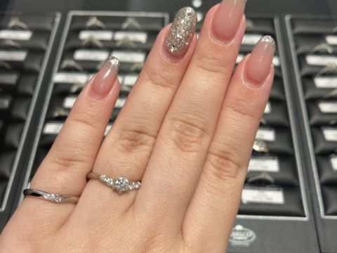 【エクセルコダイヤモンド(EXELCO DIAMOND)の口コミ】 指輪のデザインは個性的なものが多くて、派手なものも多かったです。シン…
