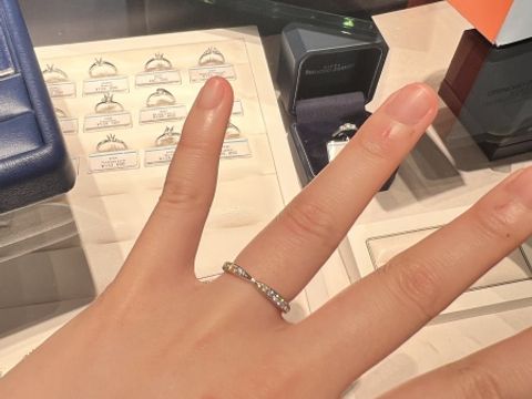 【銀座ダイヤモンドシライシの口コミ】 ストレートのタイプが少なくて、それは逆にウェーブのタイプが多いです。…