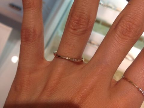 【e.m.の口コミ】 華奢でカジュアルなデザインなので、ファッションリングとの相性がとても…