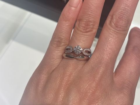 【ティファニー(Tiffany & Co.)の口コミ】 ティファニーの指輪は少し丸みを帯びているものが多く、可愛らしい印象が…