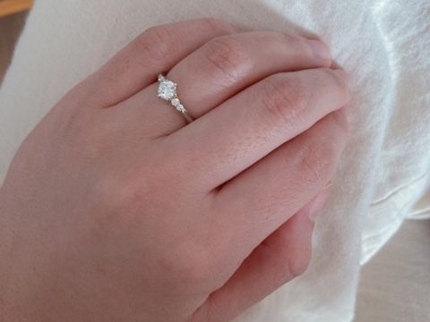 【エクセルコダイヤモンド(EXELCO DIAMOND)の口コミ】 デザインです♡
彼と店員さんと3人で2時間ほど掛けて選びました。
一生に1…