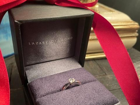 【ラザール ダイヤモンド(LAZARE DIAMOND)の口コミ】 シンプルながらも指が綺麗に見えるもの、予算内でなるべく大きいもので探…