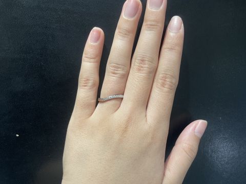 【festaria bijou SOPHIA(フェスタリア ビジュソフィア)の口コミ】 Sラインのハッキリしたリングで表から見える部分にダイヤモンドがぐるりと…
