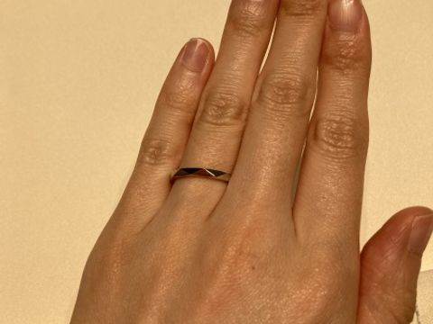 【グラフ(GRAFF)の口コミ】 仕事の都合上派手な結婚指輪は着けられないけど、シンプルすぎると寂しい…