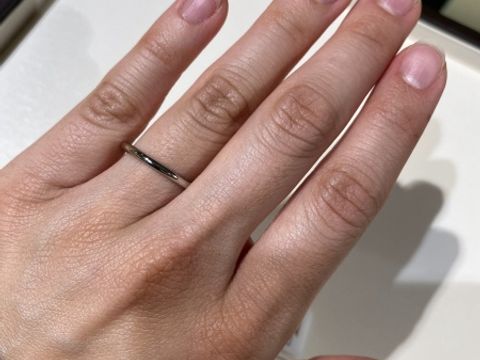 【カルティエ(Cartier)の口コミ】 リングの断面が円に近いリングでした。とても細かったので、短めの指にフ…