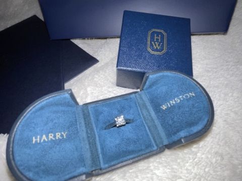 【ハリー・ウィンストン(Harry Winston)の口コミ】 婚約指輪は、主人が選んでプレゼントしてくれました。憧れのハリーウィン…