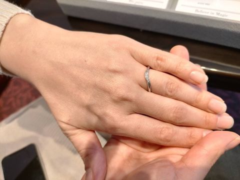 【ケイウノ ブライダル(K.UNO BRIDAL)の口コミ】 職業柄あまり派手な指輪が出来ないので、シンプルなデザインの指輪を検討…