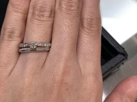 【ティファニー(Tiffany & Co.)の口コミ】 仕事上派手でない結婚指輪の方がいいけど、シンプルすぎるデザインも寂し…