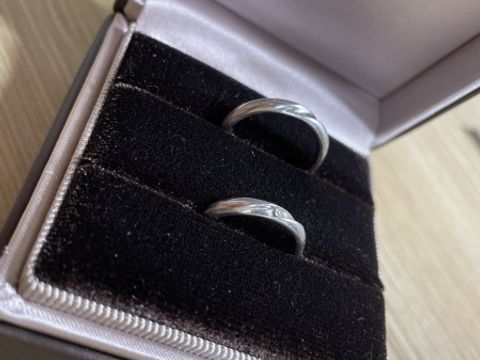 【アイプリモ(I-PRIMO)の口コミ】 一つダイヤが入っている形が好みで選びました。両方共に動きのあるデザイ…